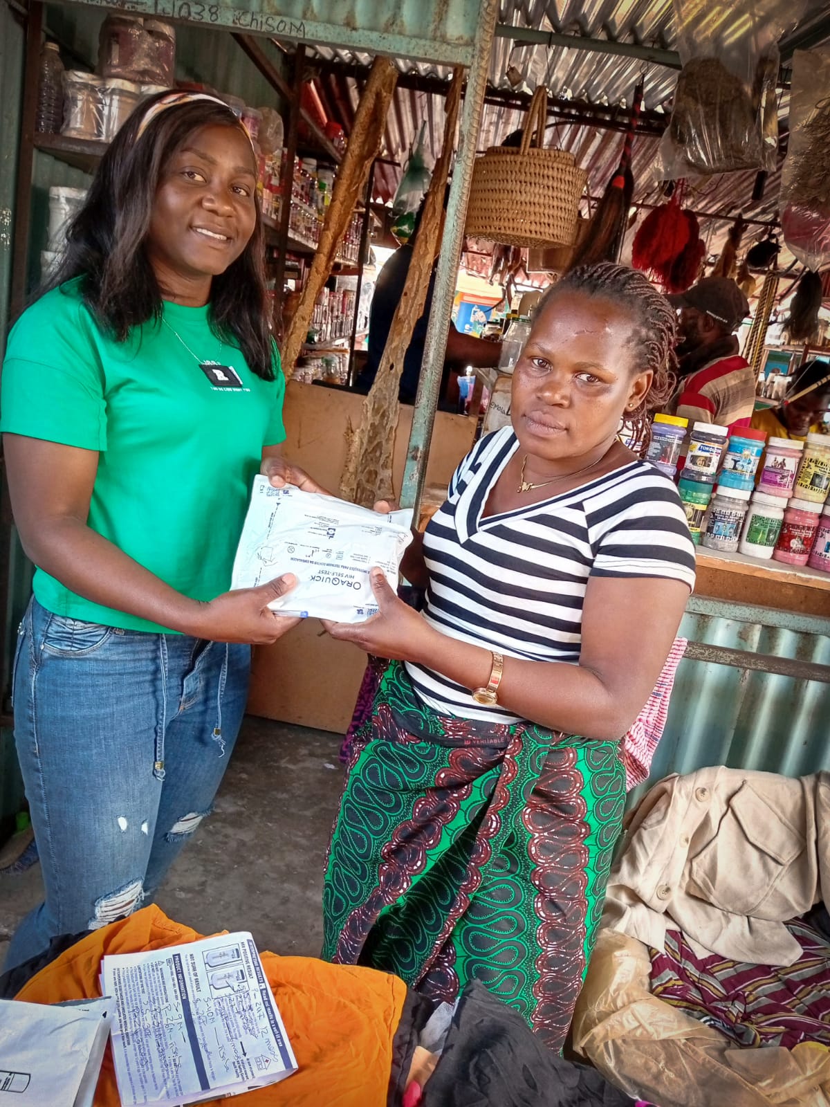 Distribuição de auto-testes no Mercado Limpopo